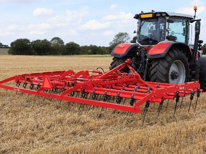 Slugs, straw and weed-seeds - new 3-in-1 HE-VA Top Strigle straw harrow