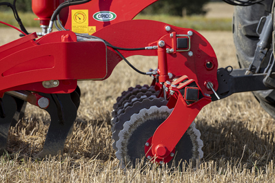 Stealth low disturbance subsoiler front cutting discs
