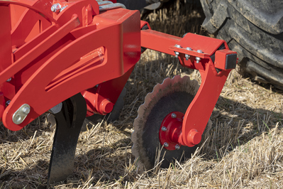 Stealth low disturbance subsoiler front cutting discs