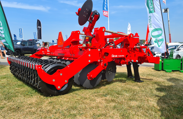 2.5m HE-VA Combi-Disc on a show stand