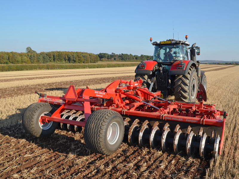 Massey Ferguson tractor pulling a HE-VA Disc Roller Contour with Twin V-Profile rollers