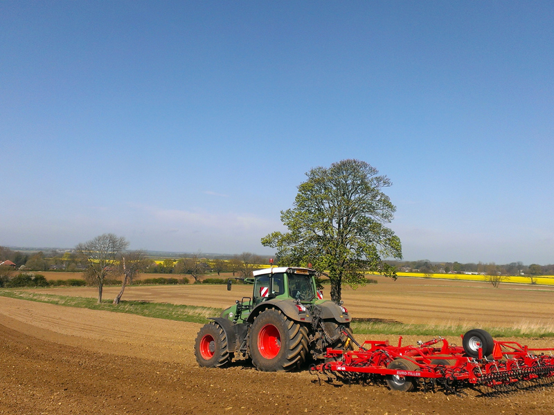 Fendt tractor and HE-VA Euro-Tiller cultivating