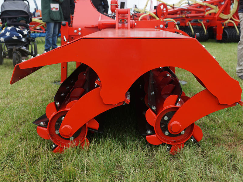 Side view of HE-VA Top Cutter Solo rotors and blades on Cereals Show stand, 2021