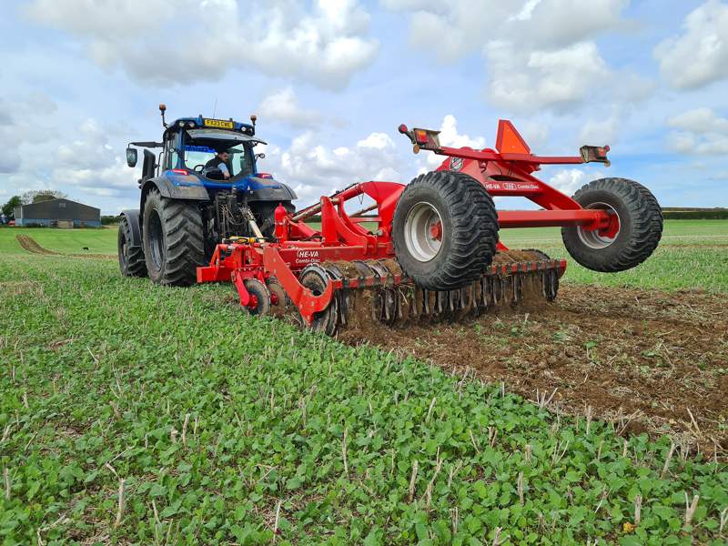 3m HE-VA Combi-Disc working into cover crop behind a Valtra tractor
