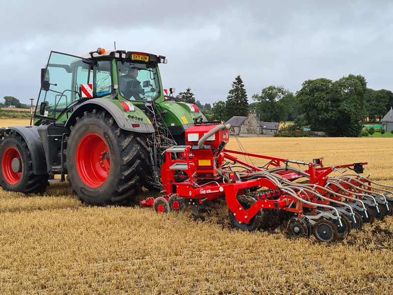 HE-VA Evolution drilling into stubble behind a Fendt tractor