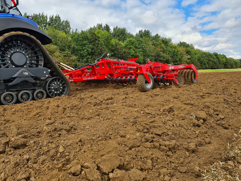 HE-VA Disc Roller XL Contour working down ploughed land