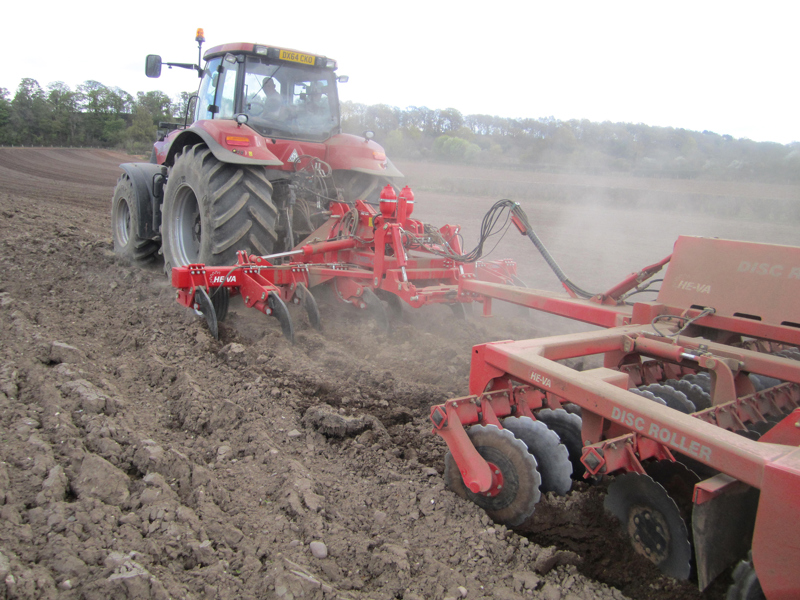 HE-VA Combi-Lift mounted to a Case tractor