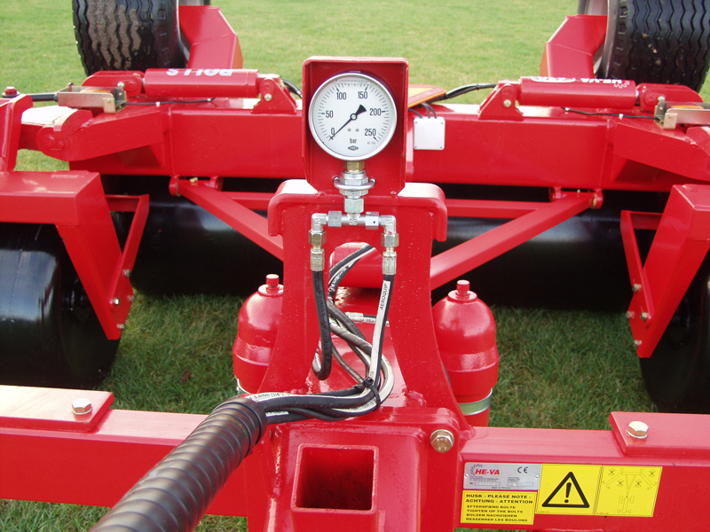 HE-VA Grass Roller pressure gauge