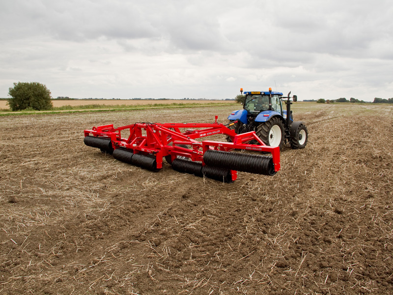 HE-VA King Roller being unfolded, behind a New Holland tractor
