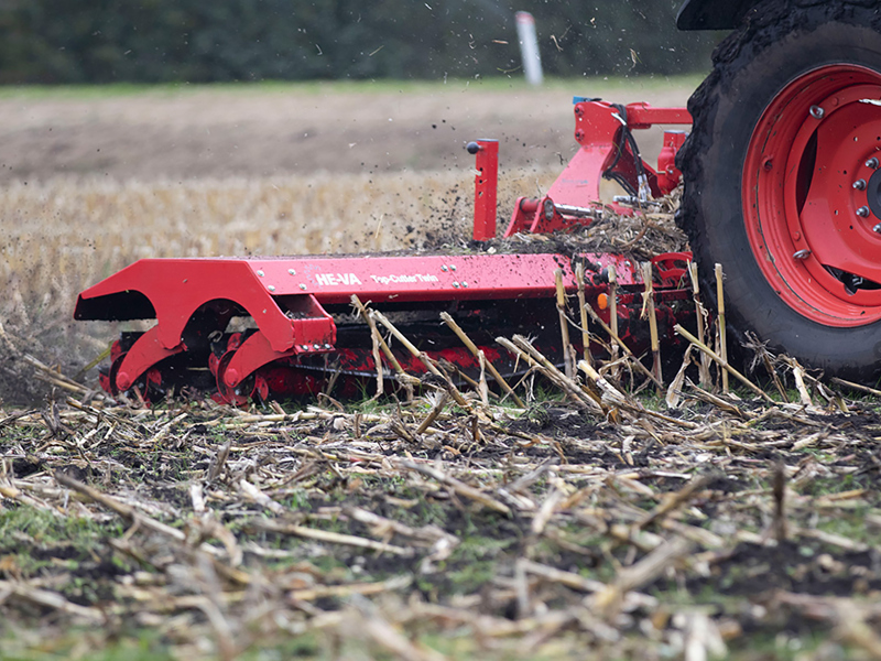 HE-VA Top Cutter Solo working in Maize stubble