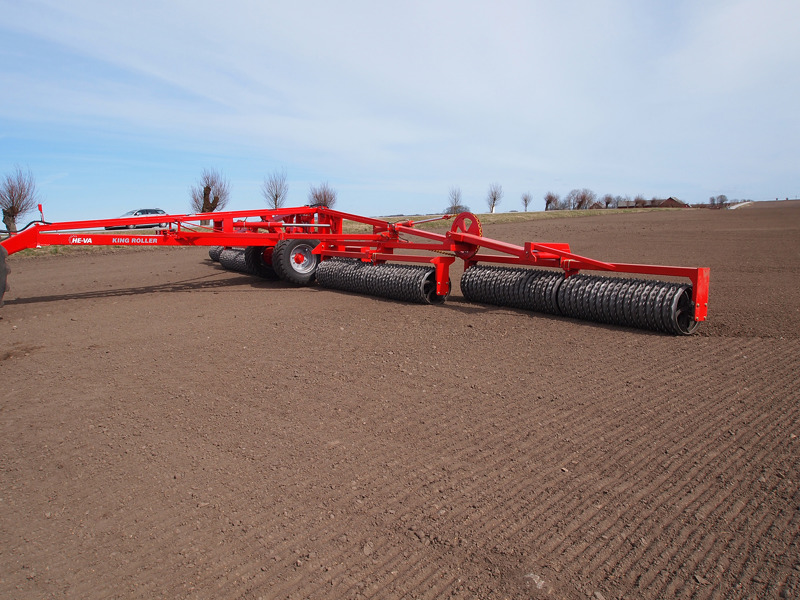 HE-VA King Roller on flat drilled field