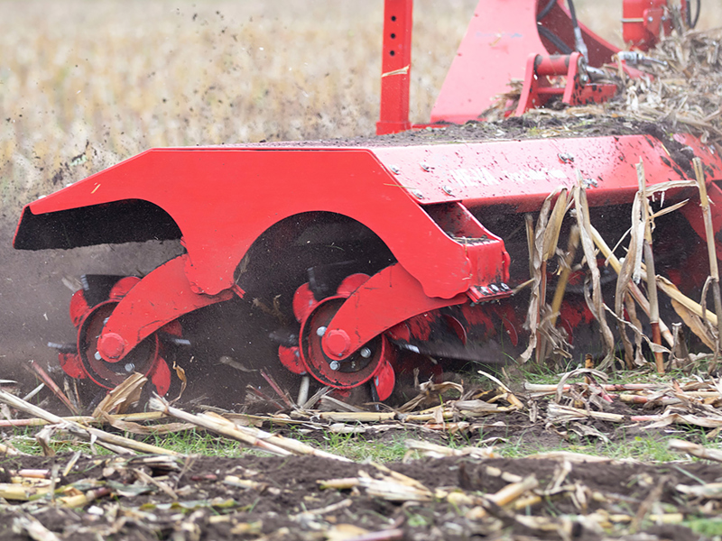 HE-VA Top Cutter Solo, side image in Maize stubble