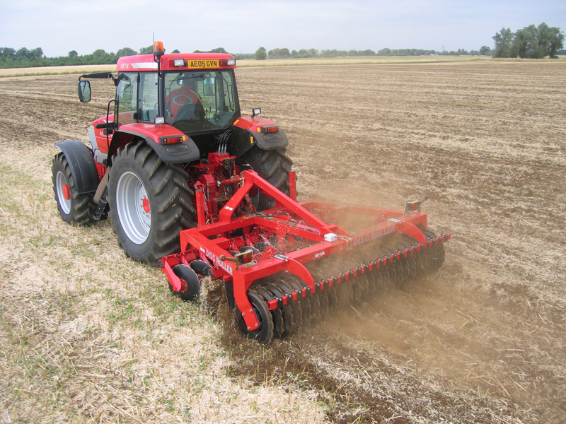 3m mounted HE-VA Disc Roller Contour behind a McCormick tractor