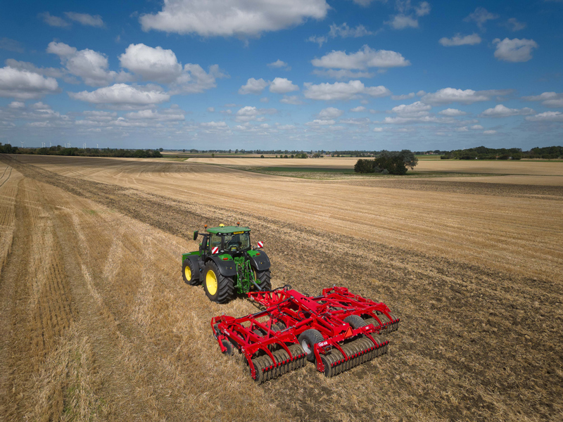 Drone image of HE-VA Disc Roller XL Contour 650 working into stubble