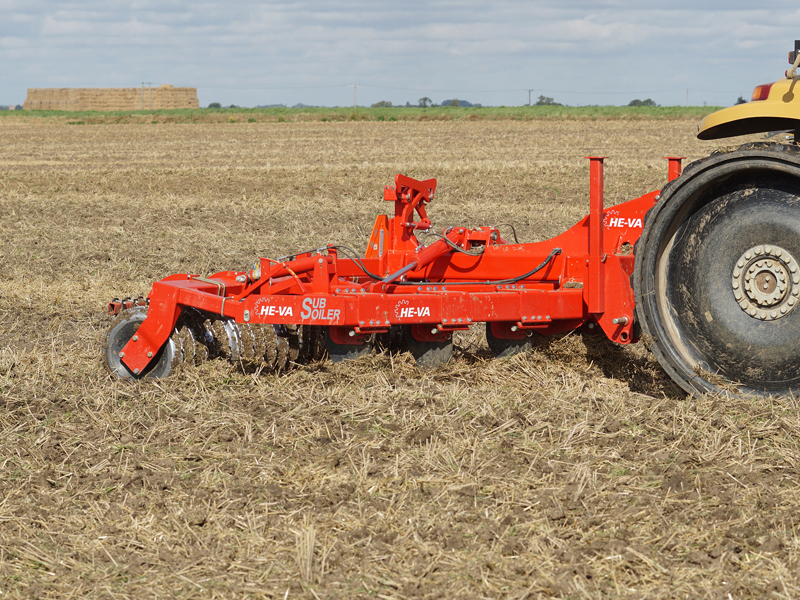 4m mounted HE-VA Subsoiler in stubble