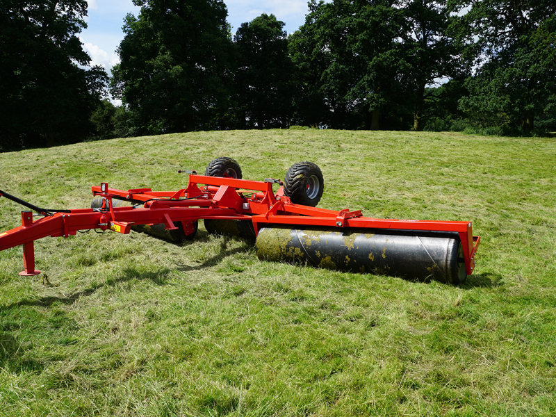 8.2m HE-VA hydraulic-folding Grass Rolls showing how the rolls follow the contours of the land from the front